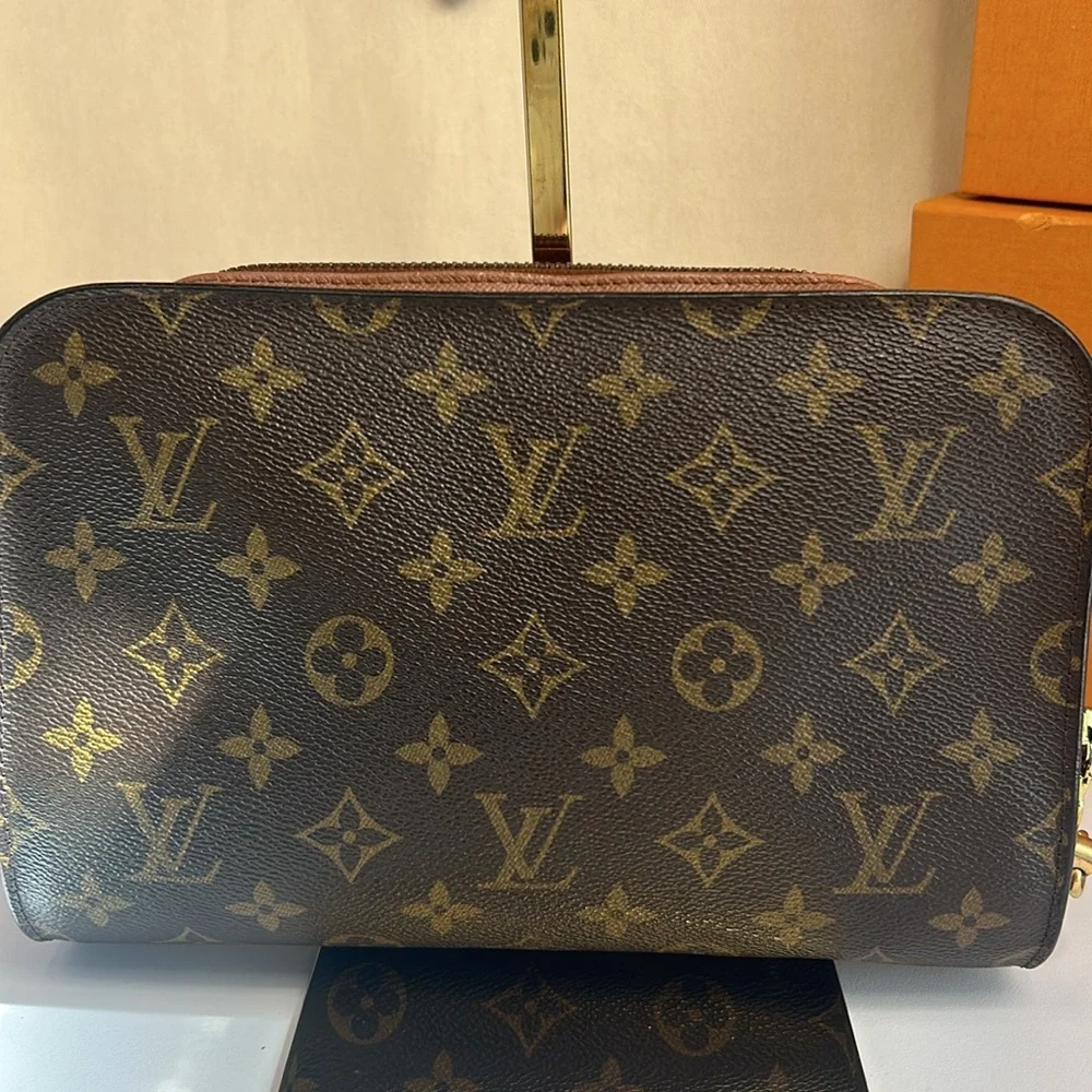 Louis Vuitton LOUIS VUITTON Clutch